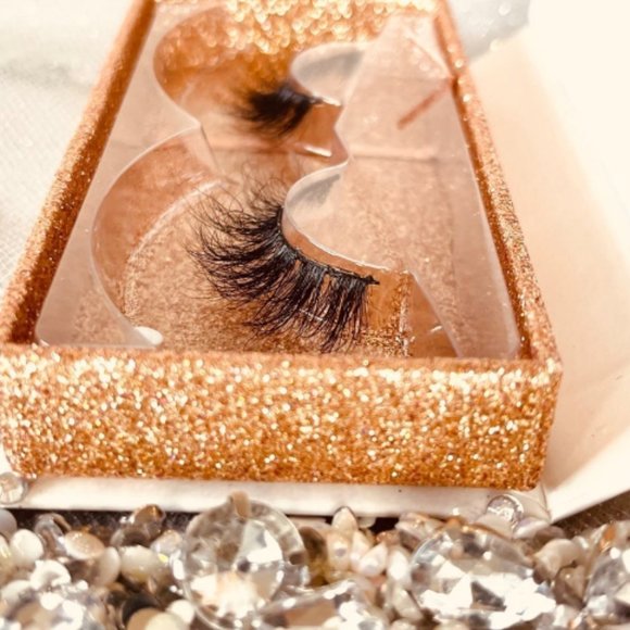 100% 3D Mink Lashes - Picture 2 of 3